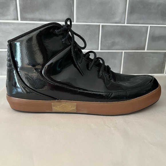 Nike Jordan Grown v.9 Black/Black-Gum Med
Brown 453930-002 Men's Size 11 - Picture 1 of 11